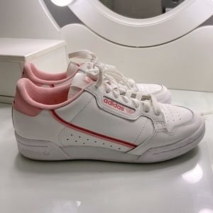 only worn these a couple times size 6 in a half in women. Great condition (: